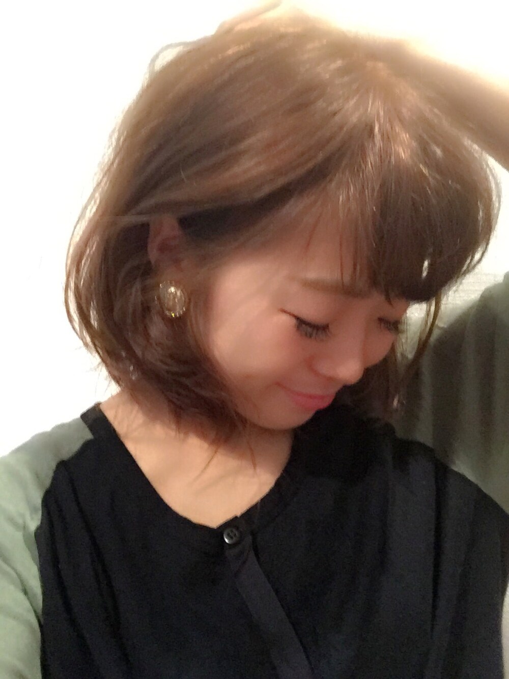 「ショートヘア、ヘアアレンジ、ヘアースタイル、TODAYFUL、ラフスタイル」｜「TODAYFULのエンブレムイヤリング（イヤリング、ゴールド系）」を使った、mkさん（レディース・149cm）の秋コーディネートの1枚目の写真