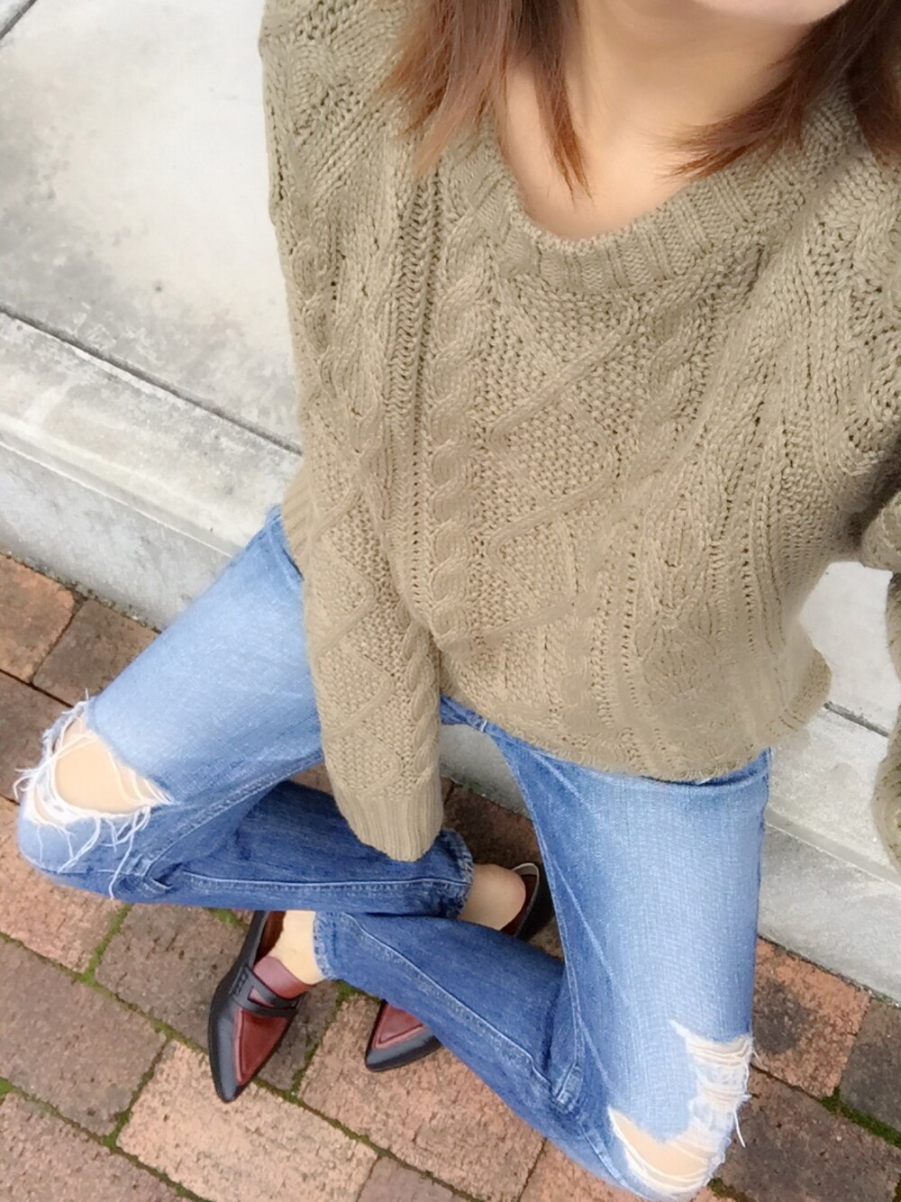 「ニット、カーキ、デニム、ローファー、Ungrid、カジュアル、ラフ」｜「Ungridの【Casual】ｸﾙｰﾈｯｸｹｰﾌﾞﾙﾆｯﾄ（ニット/セーター、グリーン系）」を使った、mkさん（レディース・149cm）の秋コーディネートの1枚目の写真