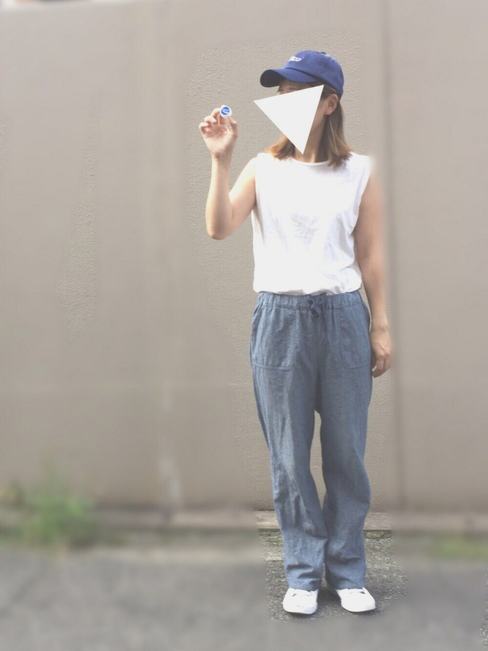 「ポカリコーデバトン、シンプルコーデ、ノースリーブ、ワイドパンツ、白スニーカー、キャップ、夏」｜「HeatherのサテンロゴCAP　726663（キャップ、ブルー系）」を使った、nadamiiさん（レディース・164cm）の夏コーディネートの1枚目の写真