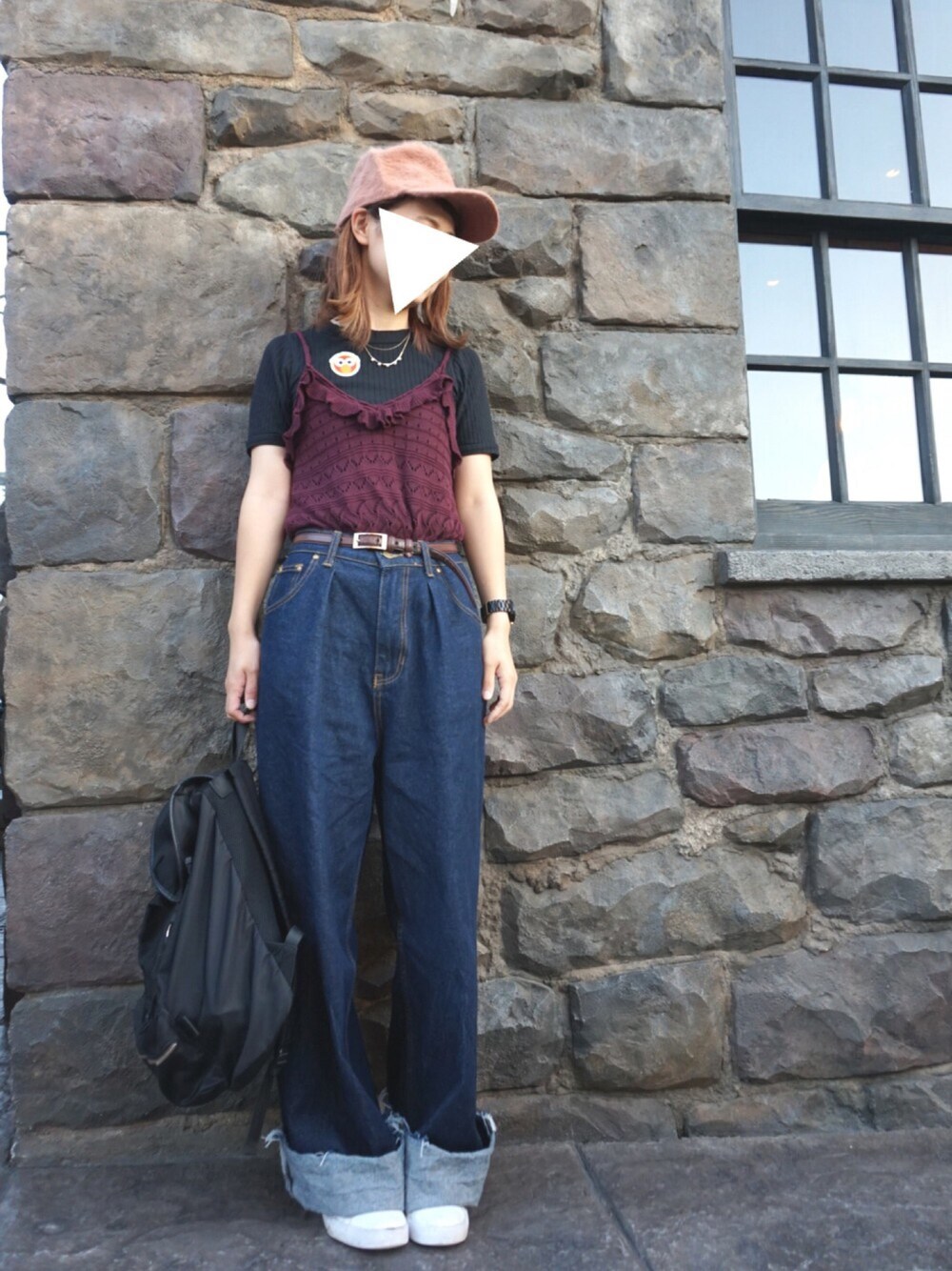 「ユニバ、ニットキャミソール、ワイドデニム、ワイドパンツ、キャップ、もこもこ」｜「ems exciteのアイテム（帽子、ピンク系）」を使った、nadamiiさん（レディース・164cm）の秋コーディネートの1枚目の写真