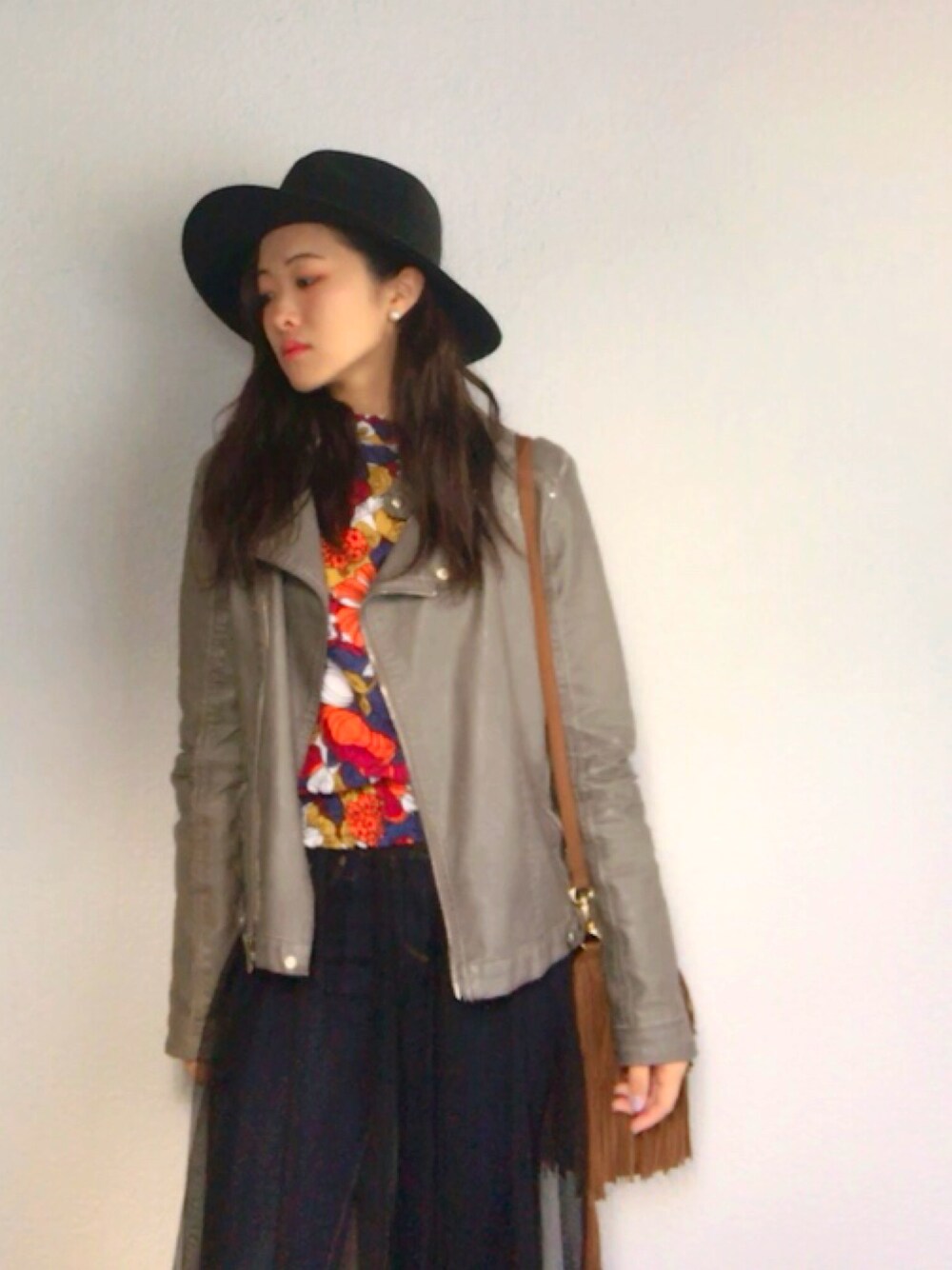 「denim、tulle、革ジャン、ハット」｜「FOREVER 21のアイテム（ライダースジャケット、グレー系）」を使った、hazukiさん（レディース・160cm）の秋コーディネートの1枚目の写真