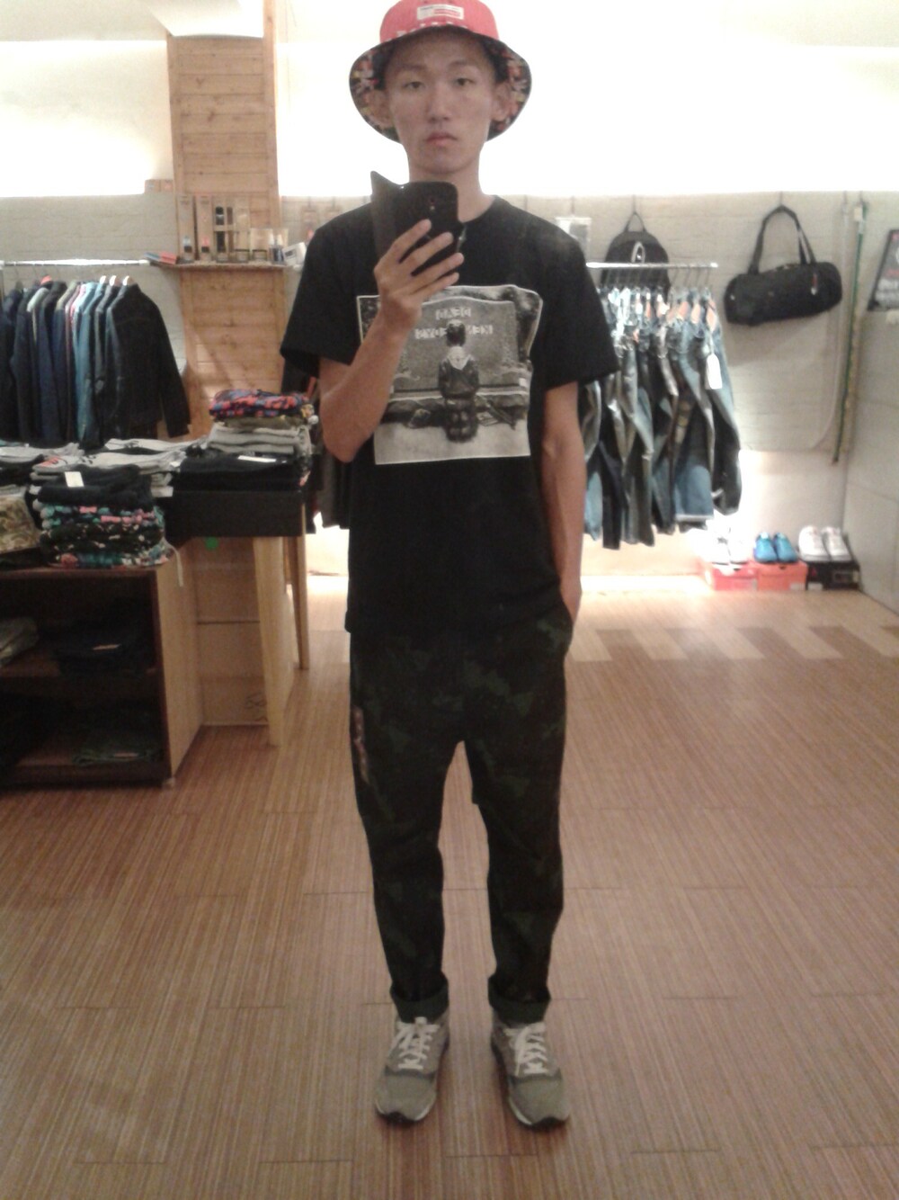 「COMME des GARCONS、supreme、GU、Supreme x Comme des Garcons SHIRT、NEW  BALANCE 」｜「NEW BALANCEのNew Balance M998GY（スニーカー、グレー系）」を使った、Melo. Lさん（メンズ・176cm）の夏コーディネートの1枚目の写真