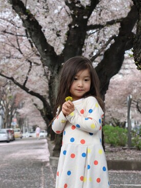 「maarook（マルーク）の[80-100] マルチドットワンピース（ワンピース、ホワイト系）」を使った、hanarevo さん（キッズ・120cm）の春コーディネート