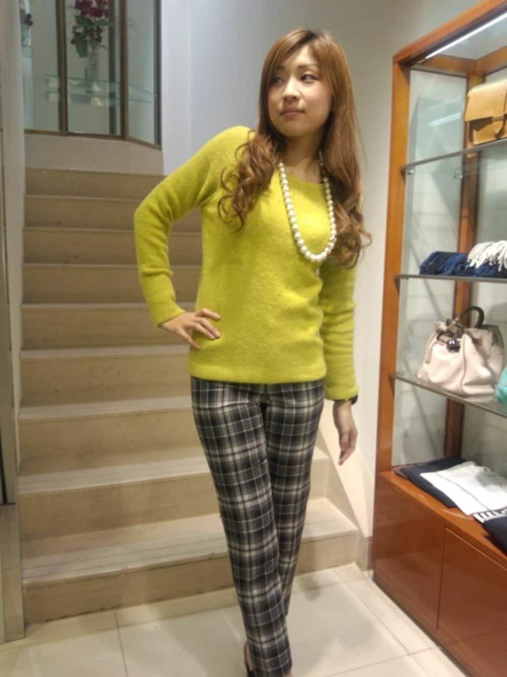 「Viaggio Bluのソフトチェックパンツ（その他パンツ、ホワイト系）」を使った、yuunaさん（レディース・165cm）の冬コーディネートの1枚目の写真