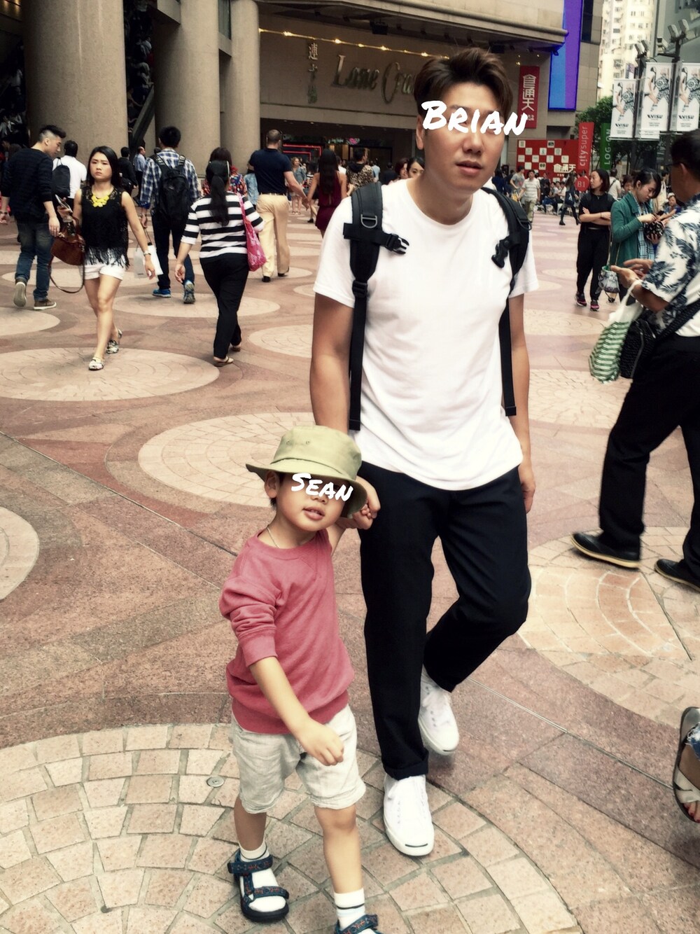 「無印良品、ZARA、kids、Gregory、GLOBAL WORK、親子コーデ、親子でおそろい、jack purcell、Hong Kong、teva」｜「無印良品のアイテム（Tシャツ/カットソー、ピンク系）」を使った、Seanさん（キッズ・100cm）の春コーディネートの1枚目の写真