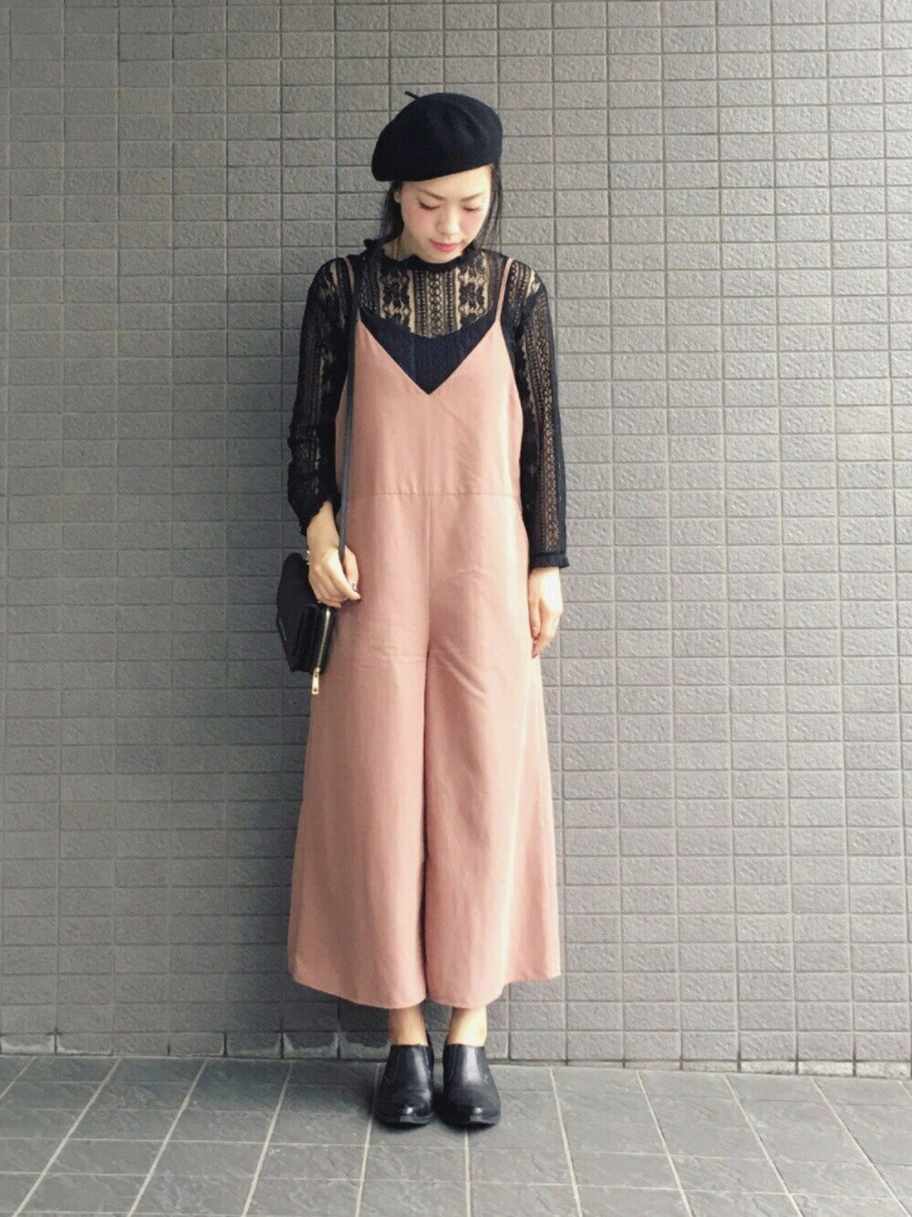 「大人カジュアル、カジュアル、パンツスタイル、ベレー帽、ブラック、レース、オールインワン、ootd、シンプル」｜「mysticの総レースブラウス（シャツ/ブラウス、ブラック系）」を使った、まいさん（レディース・164cm）の秋コーディネートの1枚目の写真