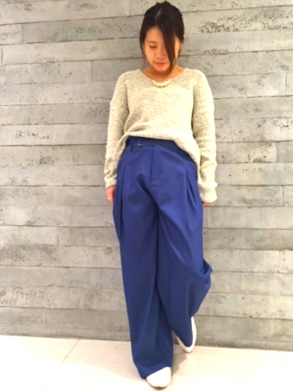 「Vネック、ワイドパンツ、春色、niko and...」｜「niko and...のクレージーヤーンプルオーバー【niko and...】（ニット/セーター、グレー系）」を使った、ﾖｳｺ ｱﾔﾅさん（レディース・154cm）の冬コーディネートの1枚目の写真