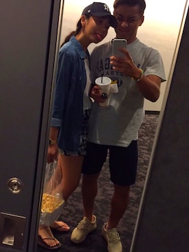 「Abercrombie&Fitch（アバークロンビーアンドフィッチ）のアイテム（ビーチサンダル）」を使った、SAYOさん（レディース・164cm）の夏コーディネート
