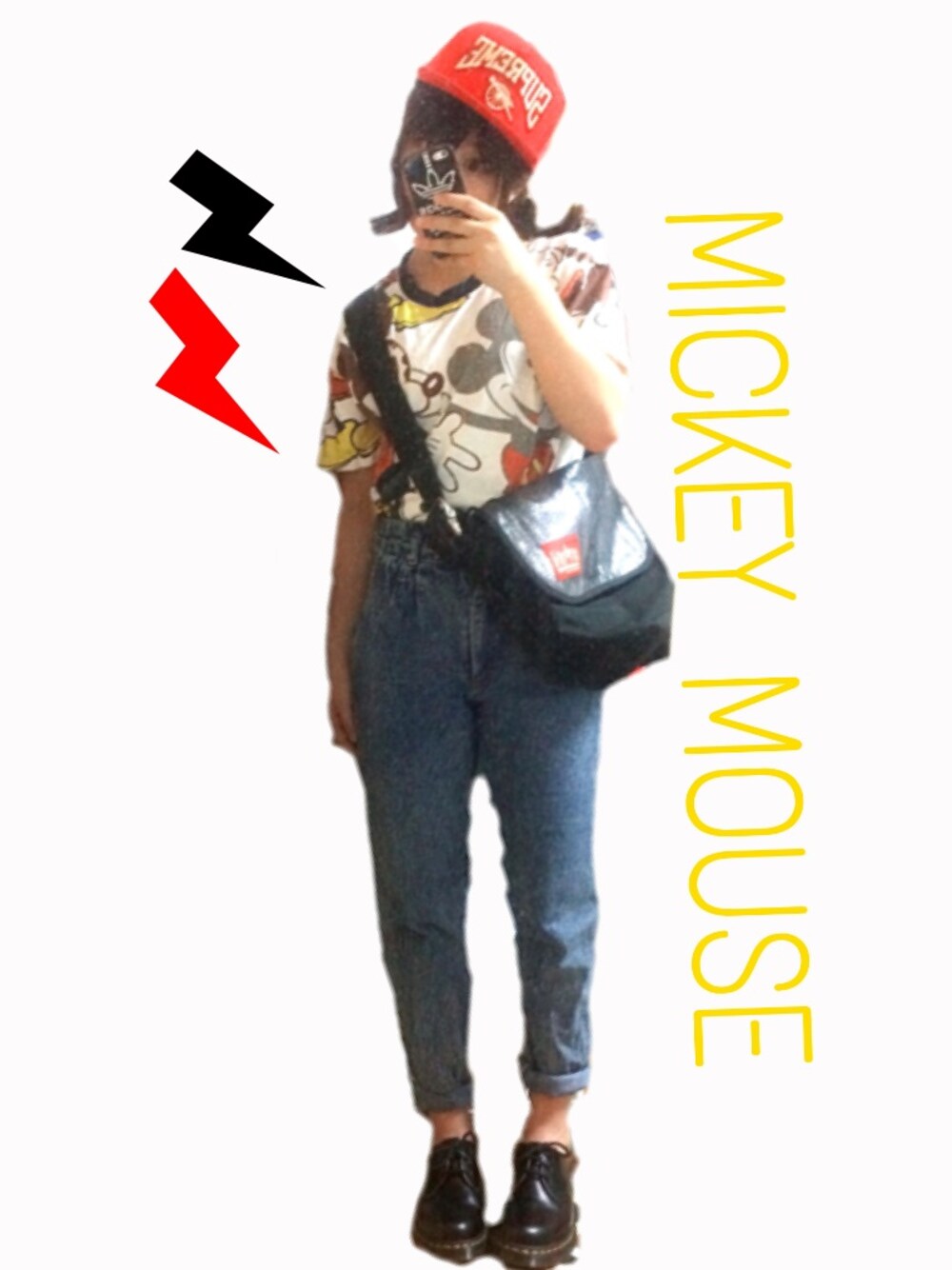 「古着、ストリート、ハイウエスト、Manhattan Portage、ロールアップ、総柄トップス、ケミカルウォッシュ、ウエストイン、キャラT、アメコミ」｜「Dr. MartensのDr.Martens (ドクターマーチン)/1461Z 3EYE GIBSON SHOES（その他シューズ、ブラック系）」を使った、_さん（レディース・155cm）の秋コーディネートの1枚目の写真