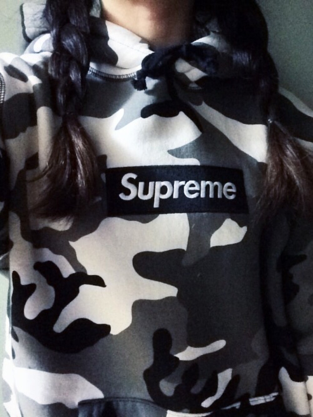 「supreme」｜「Supreme のアイテム（パーカー、その他）」を使った、_さん（レディース・60cm）の冬コーディネートの1枚目の写真