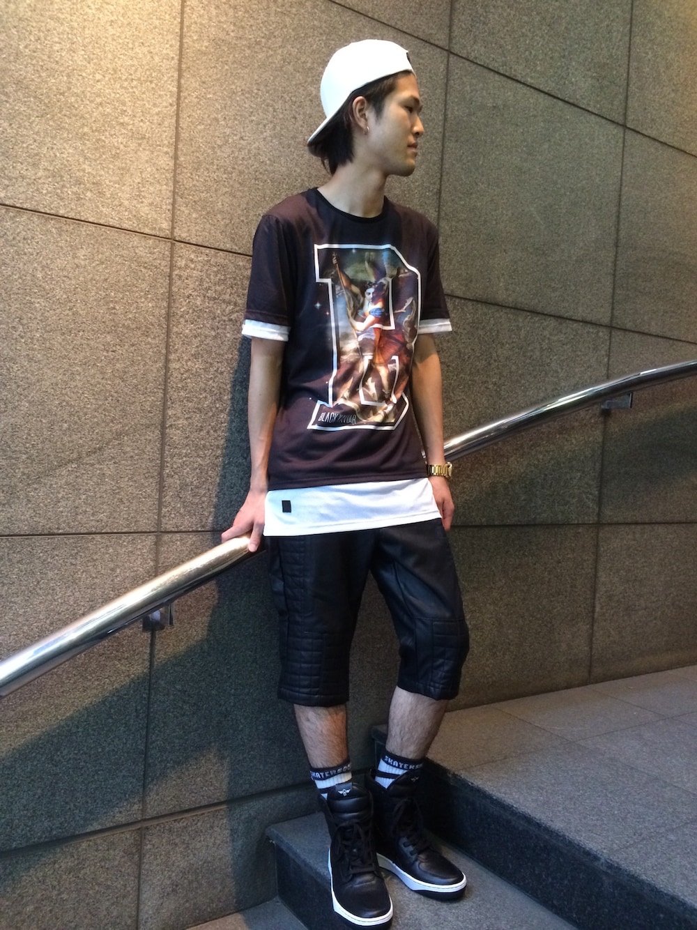 「レイヤードスタイル、レザーキャップ、ロング丈、ハイカットスニーカー、creative recreation、スケーターソックス、black kaviar、FORTE」｜「WARP SELECTEDのFake Leather Snapback Cap（キャップ、ホワイト系）」を使った、WARPさん（メンズ・175cm）の夏コーディネートの1枚目の写真