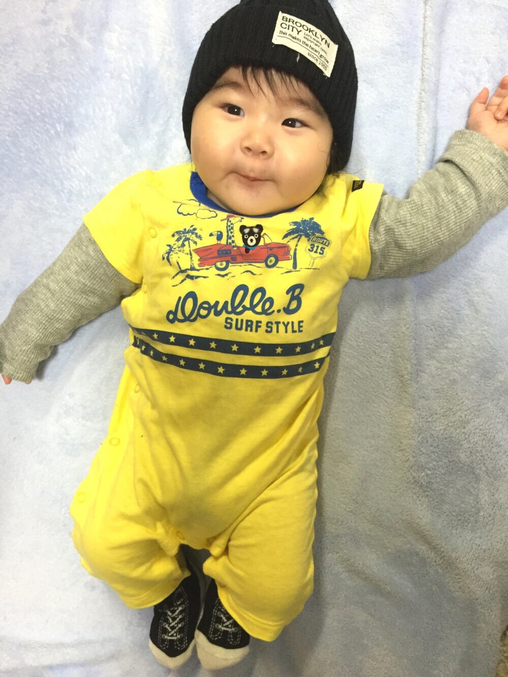 「しまむら、０歳、80cm、ミキハウス、ニット帽」｜「MIKI HOUSEのアイテム（つなぎ/オールインワン、イエロー系）」を使った、HARUtonさん（メンズ・80cm）の冬コーディネートの1枚目の写真