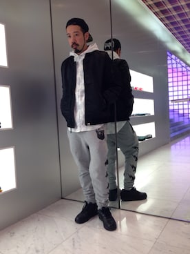「ブラック×ホワイト」｜「アイテム（ミリタリージャケット）」を使った、西村 貴大さん（メンズ・173cm）の冬コーディネート