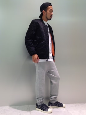 「Bape」｜「アイテム（ミリタリージャケット）」を使った、西村 貴大さん（メンズ・173cm）の秋コーディネート