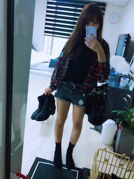 「Guess（ゲス）のアイテム（かごバッグ）」を使った、KoiRianaさん（レディース・163cm）の秋コーディネート