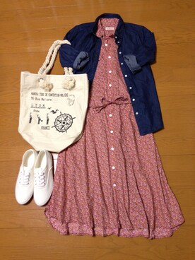 「白スニーカー」｜「アイテム（ワンピース/ドレス、ピンク系）」を使った、mocomocoさん（レディース・156cm）の春コーディネート