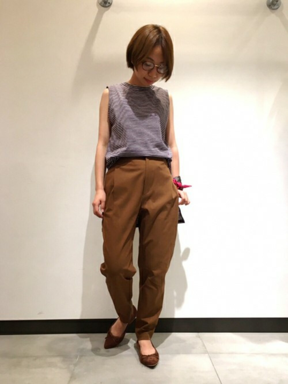 「スカート、ボーダー、シンプル、めがね、ブラウン、バレエシューズ、パンツスタイル、ノースリーブ、ブラウンコーデ」｜「FRAMeWORKのボ-ダーチュニック◆（Tシャツ/カットソー、ブラウン系）」を使った、rikaさん（レディース・154cm）の夏コーディネートの1枚目の写真