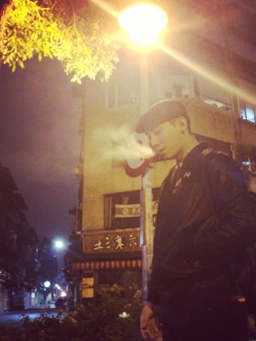 「Taiwan、TAIPEI、SQUAD、lockingawei、locker、dancer、smoke、black、night」｜「KANGOLのアイテム（キャップ、ブラック系）」を使った、A-Weiさん（メンズ・172cm）の冬コーディネートの1枚目の写真