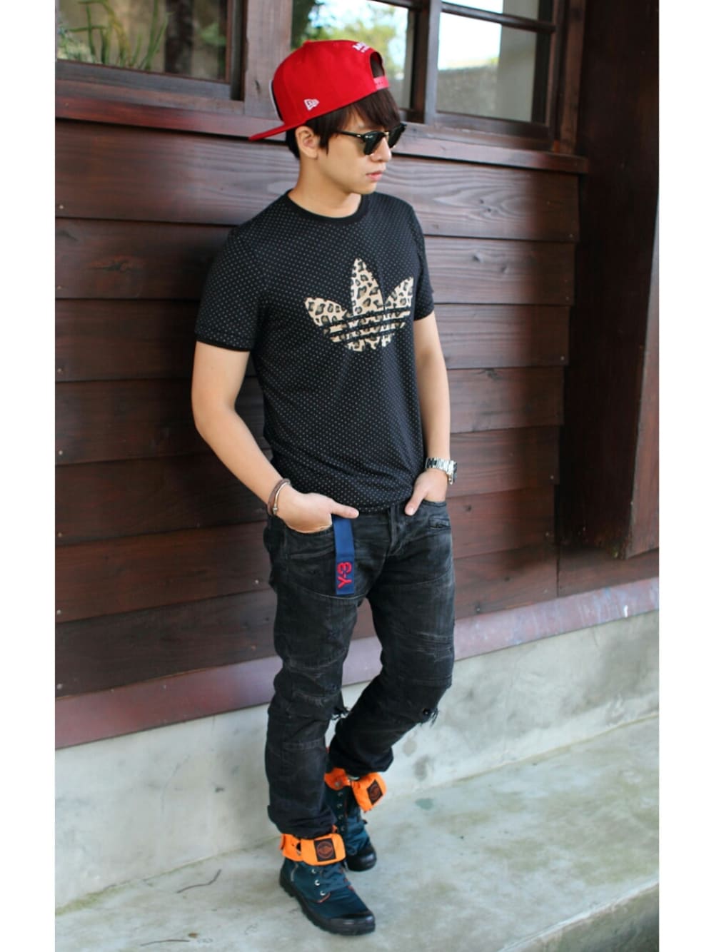 「adidas OriginalsのADIDAS ORIGINALS LEOPARD（Tシャツ/カットソー、ブラック系）」を使った、MIN_WEIさん（メンズ・171cm）の秋コーディネートの1枚目の写真