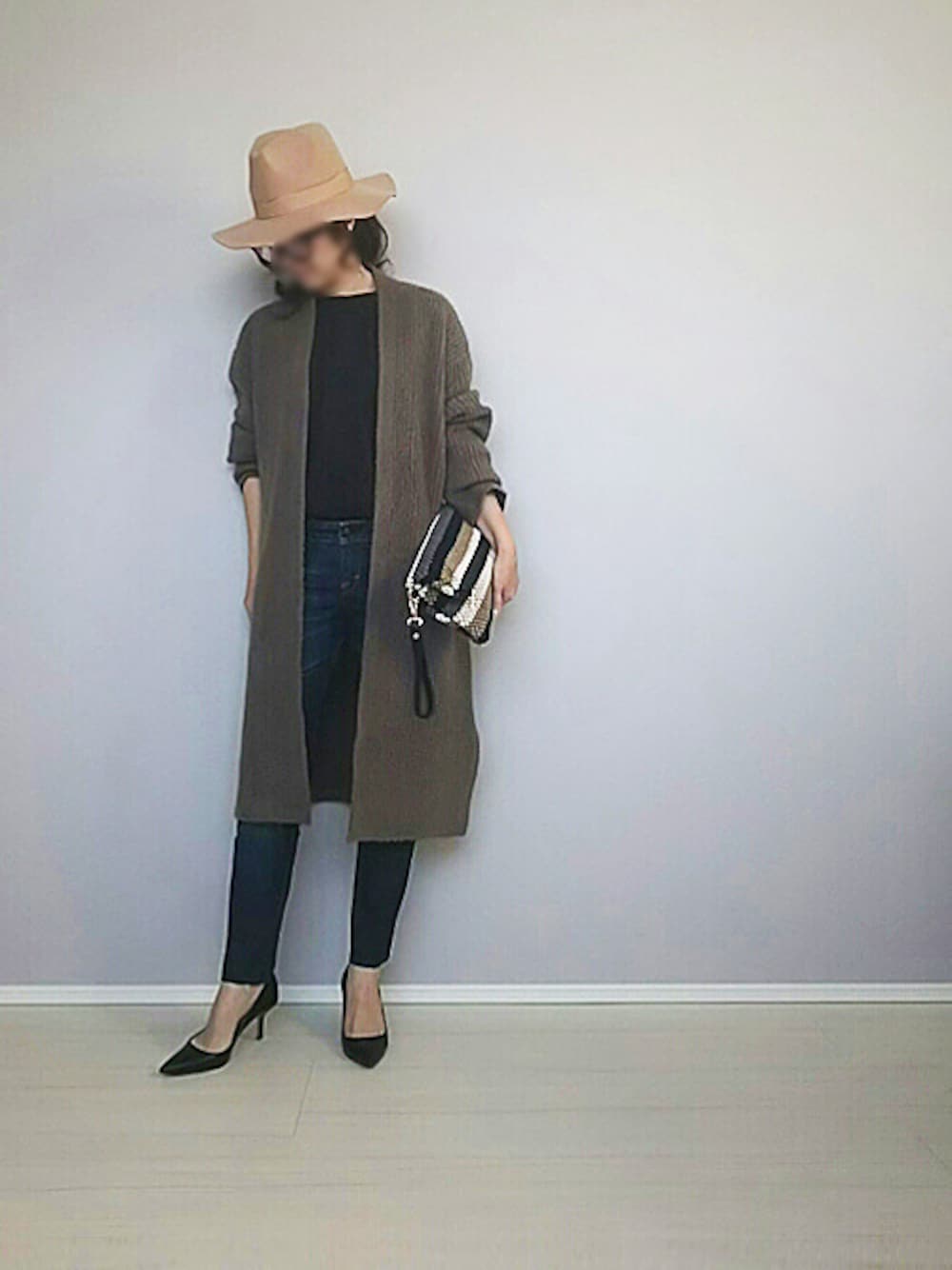 その他のパンプスを着用したレディースの秋コーディネートの1枚目の写真