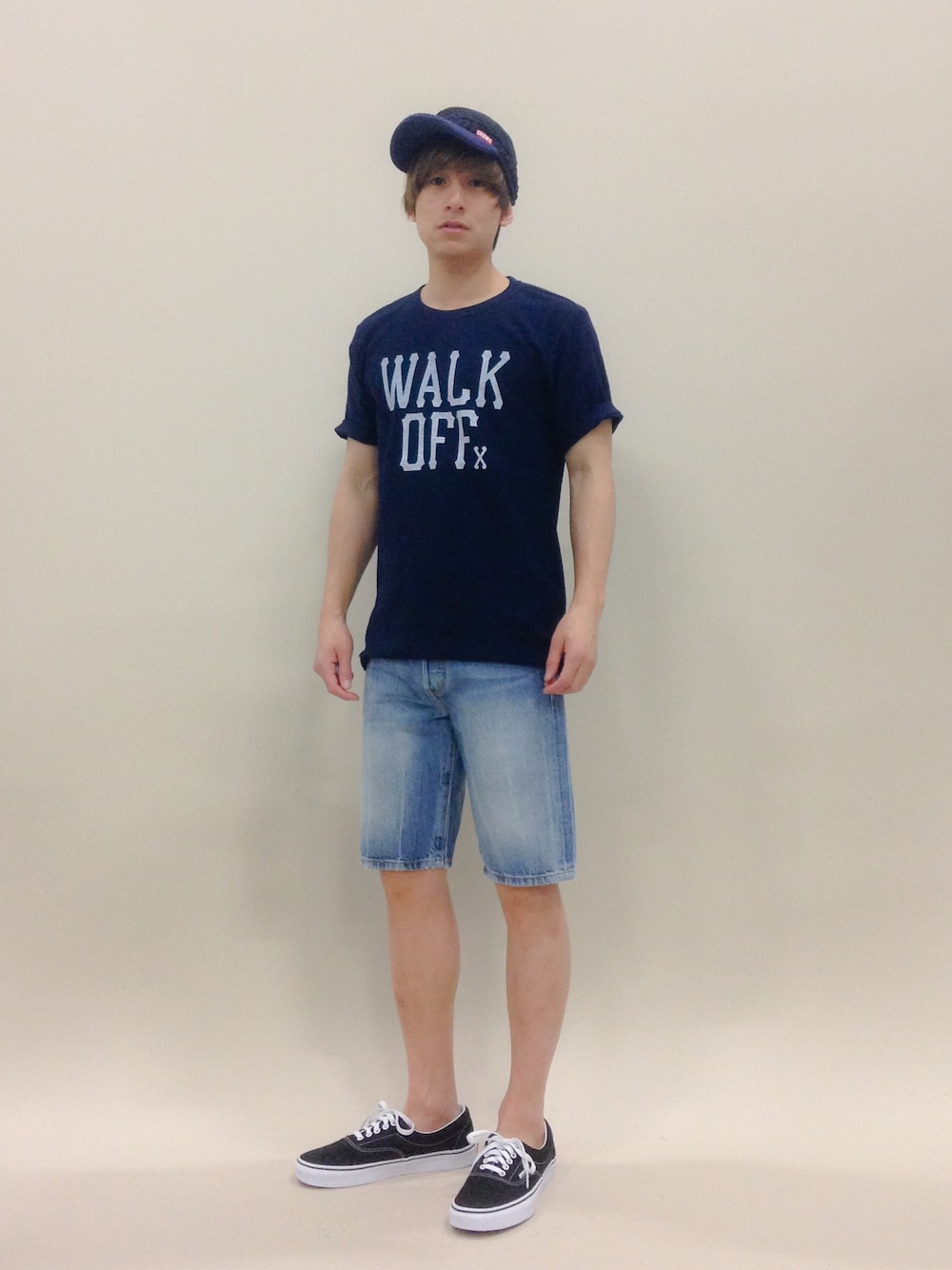 「ニット、ショーツ、CHUMS、501、ショーツスタイル、ワークキャプ」｜「CHUMSのチャムス / ワークニットキャップ（キャップ、ブラック系）」を使った、Tomoさん（メンズ・167cm）の春コーディネートの1枚目の写真