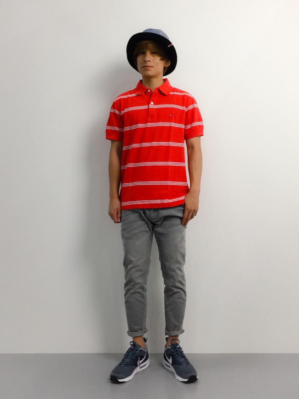 「コーデュロイパンツ、ポロシャツ、クラシック、バケットハット、トミーヒルフィガー、ZOZO夏セール2015」｜「TOMMY HILFIGERのJS ALBIE STRIPE POLO CLF（ポロシャツ、その他）」を使った、Tomoさん（メンズ・167cm）の夏コーディネートの1枚目の写真