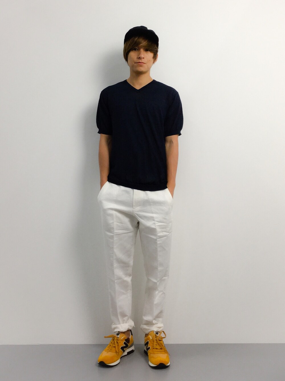 「ブルー、イエロー、シック、ブルー x ホワイト、シックな中に可愛さを、ZOZO夏セール2015」｜「EDIFICEの◇C/LI/PE WASH KNIT V/N（ニット/セーター、ブルー系）」を使った、Tomoさん（メンズ・167cm）の夏コーディネートの1枚目の写真