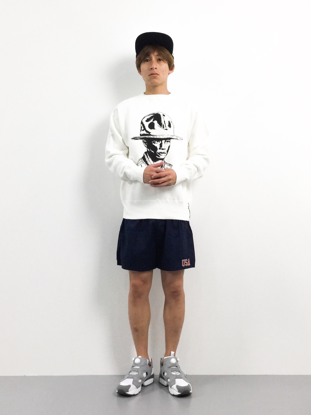「スニーカー、シンプル、夏、キャップ、白キャップ、ZOZO夏セール2015」｜「BEAMSのHUMAN MADE×BEAMS / 別注 PW SWEAT（スウェット、ホワイト系）」を使った、Tomoさん（メンズ・167cm）の夏コーディネートの1枚目の写真