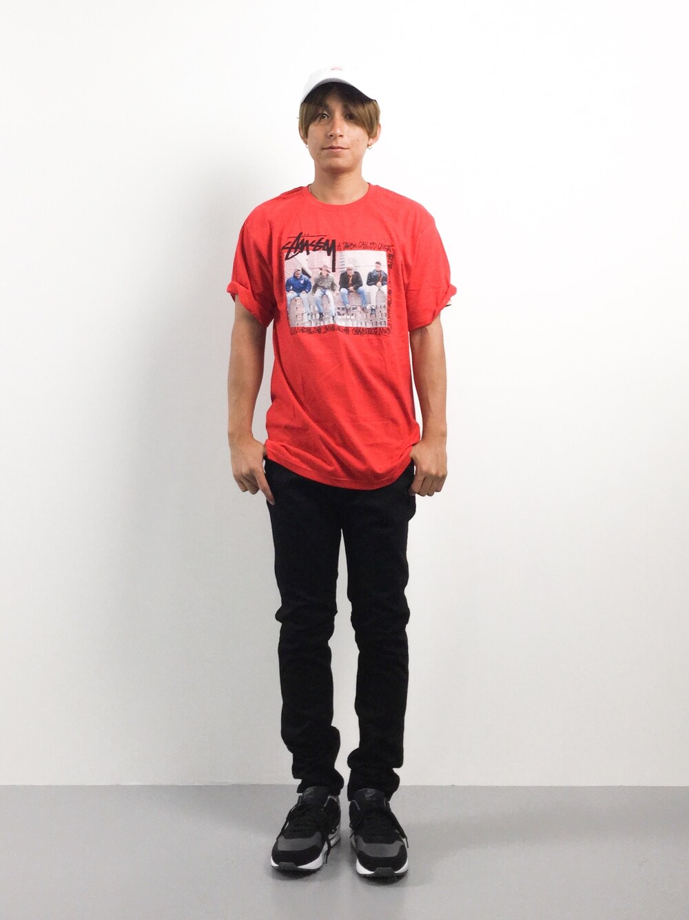 「スニーカー、シンプル、夏、キャップ、ZOZO夏セール2015」｜「STUSSYのBrick Wall Tee（Tシャツ/カットソー、レッド系）」を使った、Tomoさん（メンズ・167cm）の夏コーディネートの1枚目の写真
