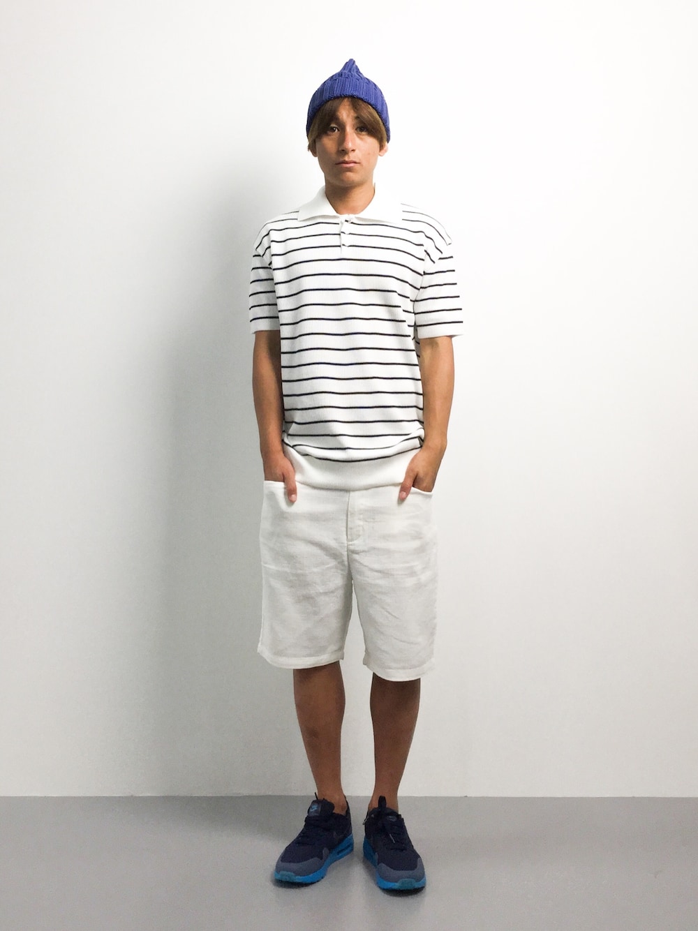 「シンプル、夏、スニーカーコーデ、ナイキ、ZOZO夏セール2015」｜「STUDIOUSの【ZOZO限定TIMESALE】【WEB限定アイテム】STUDIOUS ボーダーニットポロ MADE IN JAPAN（ポロシャツ、ホワイト系）」を使った、Tomoさん（メンズ・167cm）の夏コーディネートの1枚目の写真