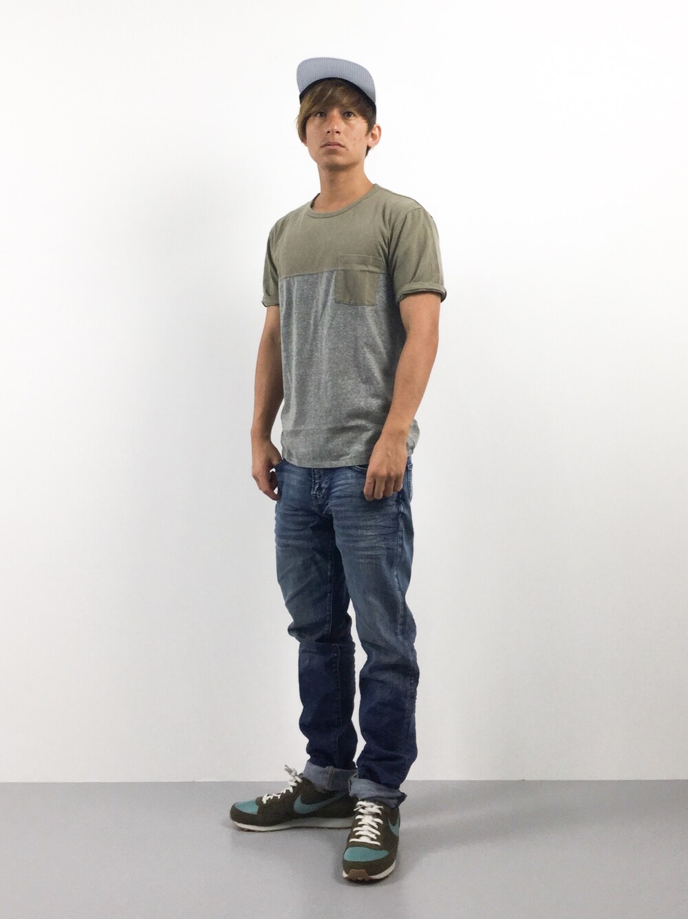 「スニーカー、STYLE、summer、simple、sneakers、ZOZO夏セール2015」｜「Herschel SupplyのHERSCHEL SUPPLY: GLENDALE クラシックキャップ（キャップ、ブルー系）」を使った、Tomoさん（メンズ・167cm）の夏コーディネートの1枚目の写真