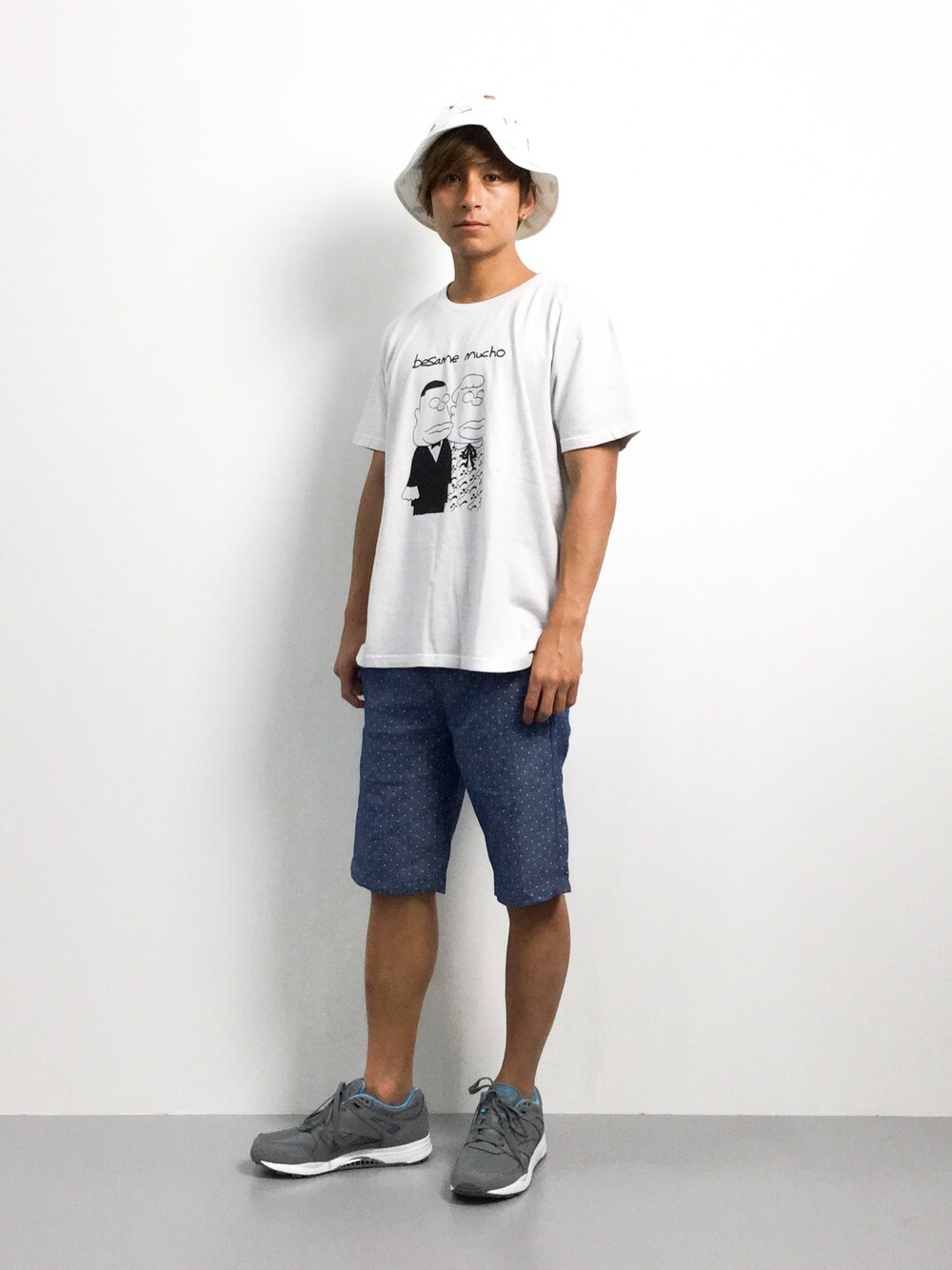 「summer、sneakers、BUCKET HAT、RELAX、hot dogs、ZOZO夏セール2015」｜「Levi'sのチノショーツ-シャンブレーツイル（その他パンツ、ブルー系）」を使った、Tomoさん（メンズ・167cm）の夏コーディネートの1枚目の写真