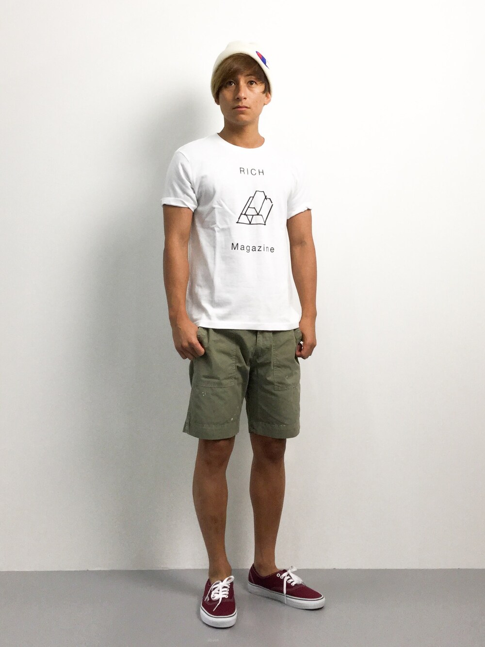 「Tシャツ、summer、shorts、casual、simple、ZOZO夏セール2015」｜「TOKYO CULTUART by BEAMSのTOO MUCH Magazine×平山昌尚 / RICH Magazine T-shirt（Tシャツ/カットソー、ホワイト系）」を使った、Tomoさん（メンズ・167cm）の夏コーディネートの1枚目の写真