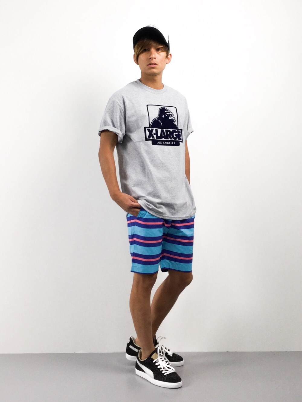 「スニーカー、夏、PUMA、サーフスタイル、ボードショーツ、ZOZO夏セール2015」｜「XLARGEのS/S TEE OG GORILLA（Tシャツ/カットソー、グレー系）」を使った、Tomoさん（メンズ・167cm）の夏コーディネートの1枚目の写真