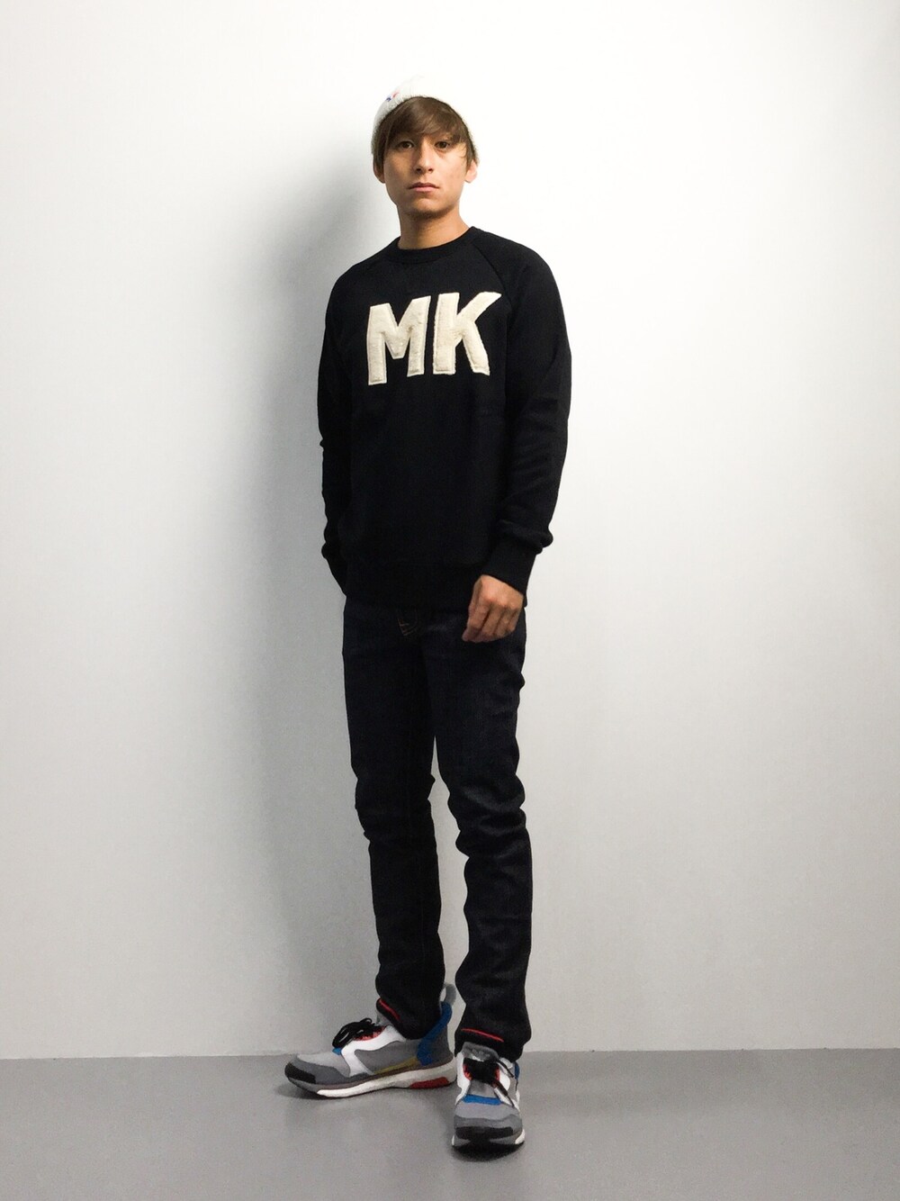「Maison KitsuneのKITSUNE TEE / LETTER スウェット（スウェット、ブラック系）」を使った、Tomoさん（メンズ・167cm）の秋コーディネートの1枚目の写真
