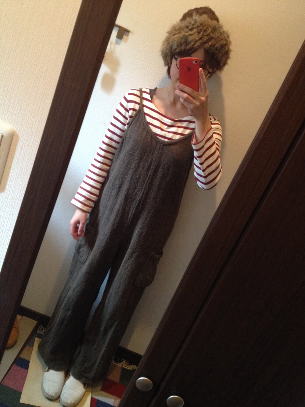 「サロペット」｜「MOUSSYのアイテム（Tシャツ/カットソー、ホワイト系）」を使った、pomeさん（レディース・157cm）の冬コーディネートの1枚目の写真