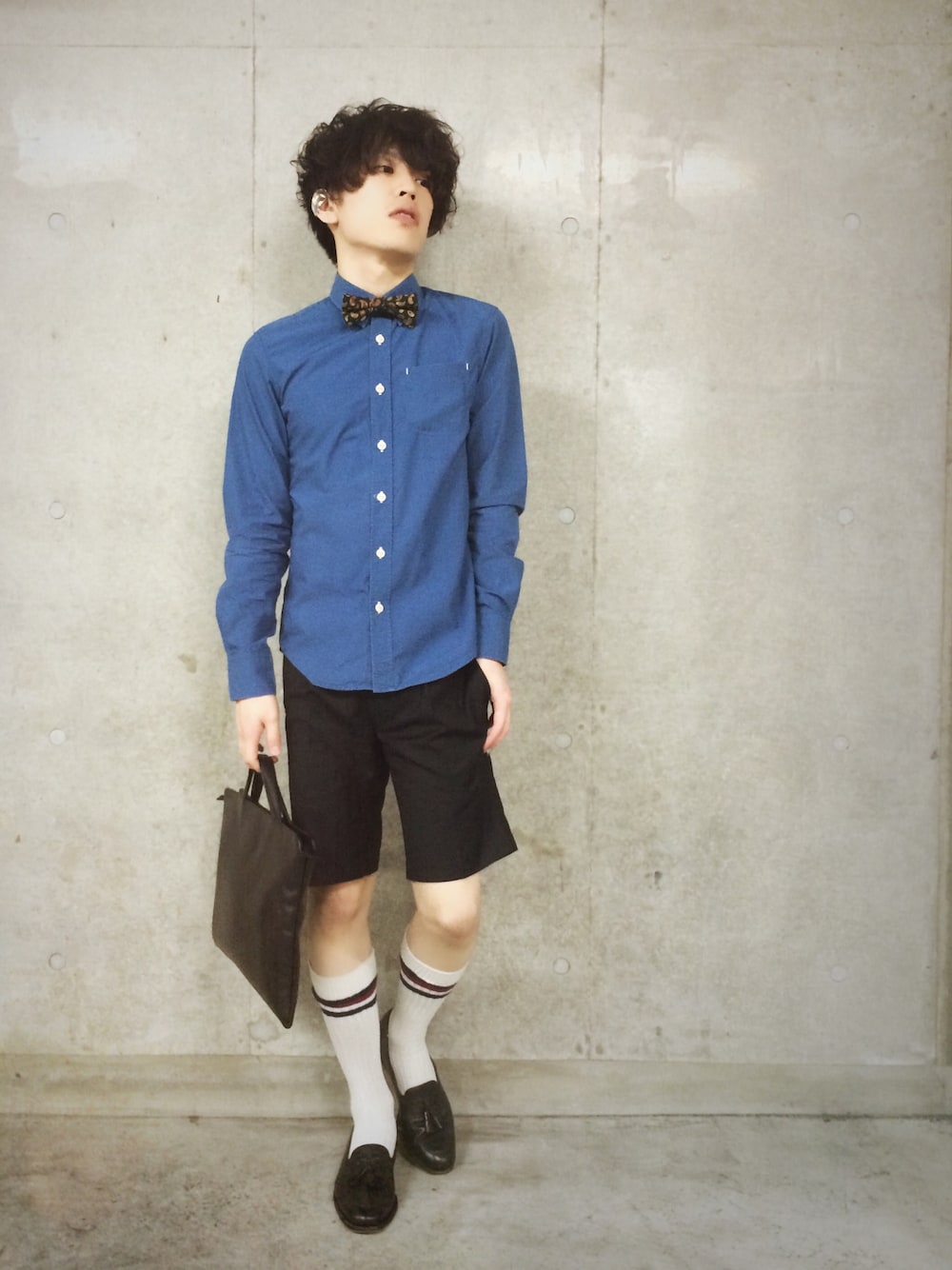 「古着MIX、カラーシャツ、蝶ネクタイ、ショートパンツ、ホワイトソックス、ビジネスバッグ、タッセルローファー、ビジネスカジュアル、色白、WEARBOOKエントリー」｜「VINTAGEのアイテム（蝶ネクタイ、グリーン系）」を使った、ふぬけさん（メンズ・165cm）の夏コーディネートの1枚目の写真