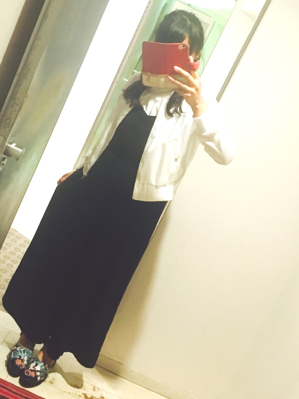 「Heather、オールインワン、キャミワンピ、モノトーン、サンダル、大人カジュアル」｜「Heatherのキャミオールインワン　716968（つなぎ/オールインワン、ブラック系）」を使った、えりかさん（レディース・161cm）の春コーディネートの1枚目の写真