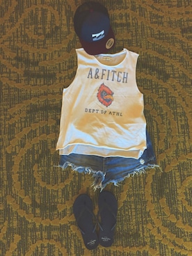 「Abercrombie&Fitch（アバークロンビーアンドフィッチ）のアイテム（サンダル）」を使った、Chikaさん（レディース・157cm）の冬コーディネート