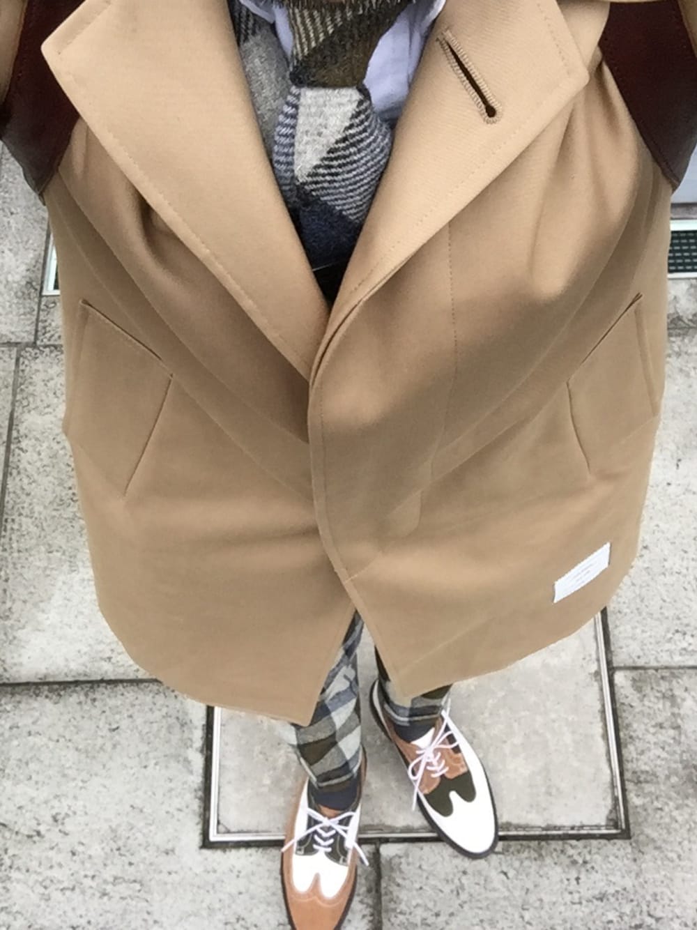 THOM BROWNEのステンカラーコートを使った人気ファッション