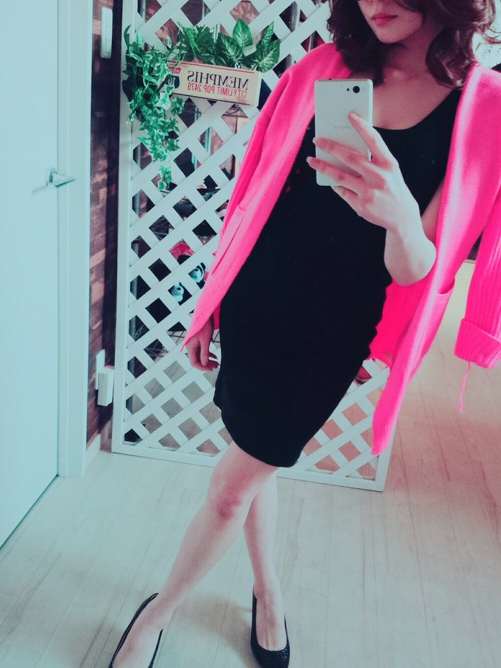 ブラック系のワンピース/ドレスを着用したレディースの冬コーディネートの1枚目の写真