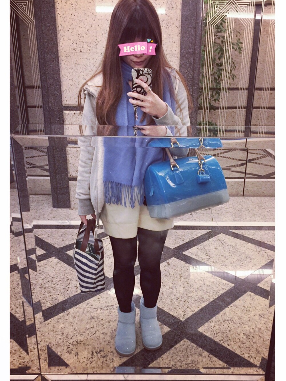 「ootd、dailylook、WEARBOOKエントリー、outfit、fashion、blue、furla、Hong Kong、GIVENCHY、UNIQLO」｜「UNIQLOのアイテム（ダウンジャケット/コート、グレー系）」を使った、Samanthaさん（レディース・158cm）の冬コーディネートの1枚目の写真