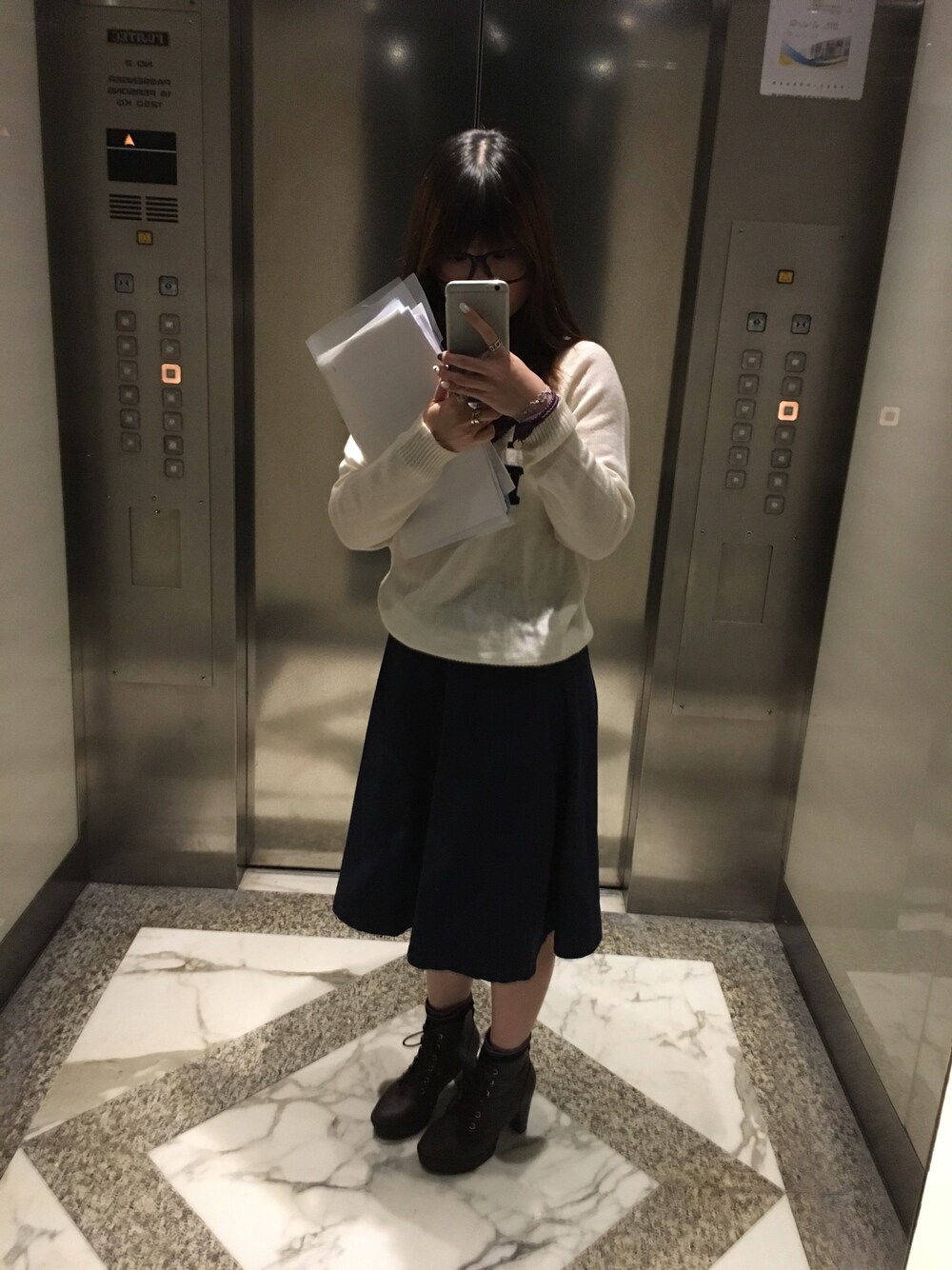 「秋服、秋コーデ、フレアスカート、ootd、hkgirl、outfit」｜「LOWRYS FARMのアイテム（ニット/セーター、ホワイト系）」を使った、Samanthaさん（レディース・158cm）の冬コーディネートの1枚目の写真