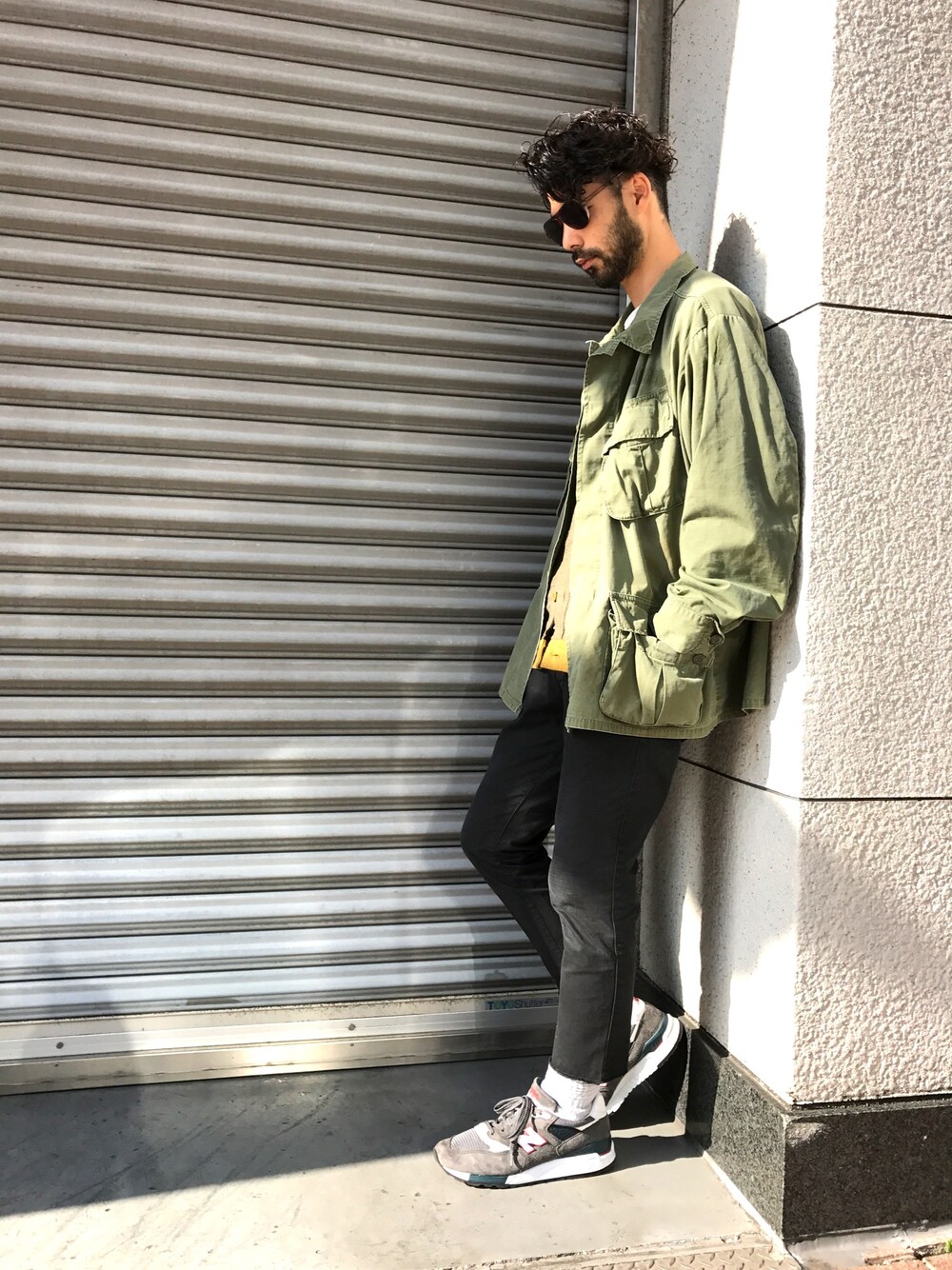 「オトナカジュアル、秋冬、ニューバランス、シンプルコーデ、ミリタリー、ミリタリージャケット、GAP、New Balance、秋のコーデ」｜「VINTAGEのアイテム（ミリタリージャケット、グリーン系）」を使った、Yodaさん（メンズ・175cm）の秋コーディネートの1枚目の写真