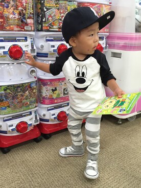 「UNIQLO（ユニクロ）のアイテム（トップス、ホワイト系）」を使った、いっちゃんさん（キッズ・90cm）の秋コーディネート