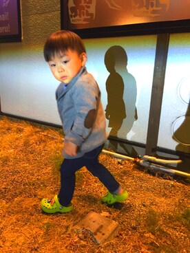 「H&M（エイチ・アンド・エム）のアイテム（ジャケット/アウター、グレー系）」を使った、いっちゃんさん（キッズ・90cm）の春コーディネート