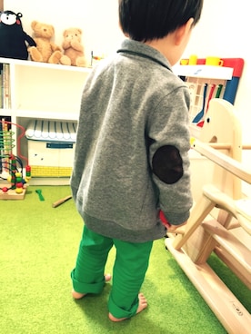 「H&M（エイチ・アンド・エム）のアイテム（ジャケット/アウター、グレー系）」を使った、いっちゃんさん（キッズ・90cm）の春コーディネート