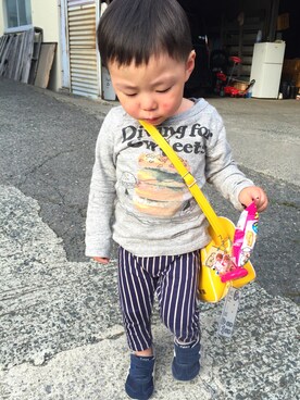 「F.O.KIDS（エフオーキッズ）のアイテム（Tシャツ/カットソー、グレー系）」を使った、いっちゃんさん（キッズ・90cm）の春コーディネート