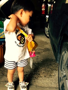 「BAPE KIDS by a bathing apeのアイテム（Tシャツ/カットソー、ホワイト系）」を使った、いっちゃんさん（キッズ・90cm）の春コーディネート