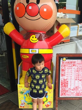「西松屋（ニシマツヤ）のアイテム（Tシャツ/カットソー、ブルー系）」を使った、いっちゃんさん（キッズ・90cm）の春コーディネート